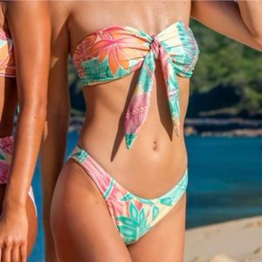 NWT Tortola Kenny Flowers Bikini Set & Sarong